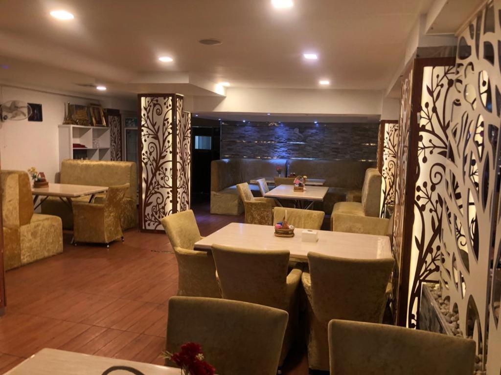 Abunawas Merry Inn At Walking Street Pattaya Exterior photo